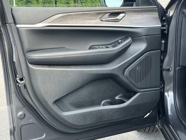 2026 Jeep Grand Cherokee Altitude