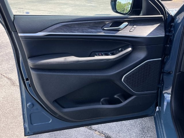 2027 Jeep Grand Cherokee Limited Reserve