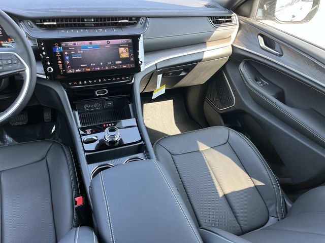 2027 Jeep Grand Cherokee Limited Reserve