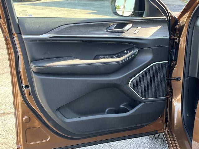 2027 Jeep Grand Cherokee Limited Reserve
