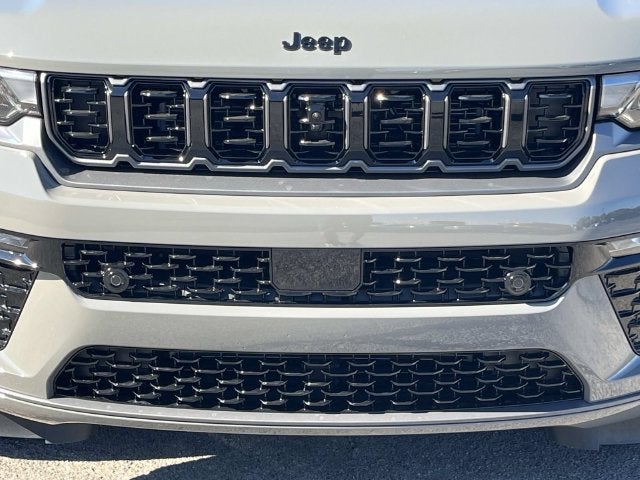 2027 Jeep Grand Cherokee Limited Reserve