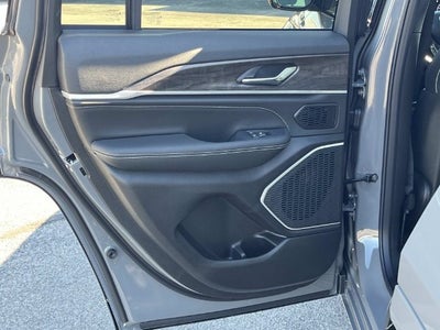 2027 Jeep Grand Cherokee Limited Reserve