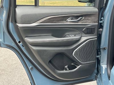 2027 Jeep Grand Cherokee Limited Reserve