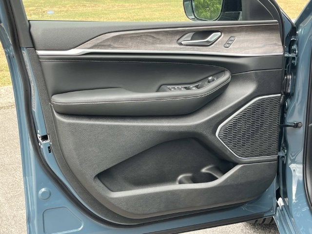 2027 Jeep Grand Cherokee Limited Reserve