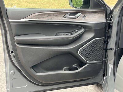 2027 Jeep Grand Cherokee Limited Reserve