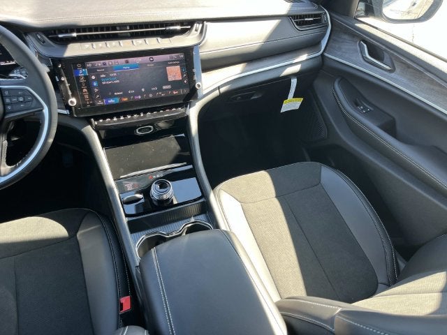 2027 Jeep Grand Cherokee L Laredo Altitude