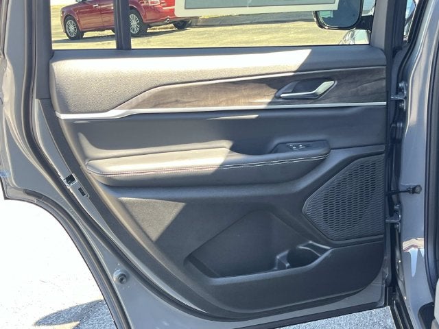 2027 Jeep Grand Cherokee L Laredo Altitude