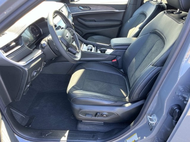 2027 Jeep Grand Cherokee L Laredo Altitude