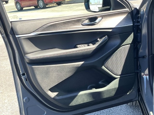2027 Jeep Grand Cherokee L Laredo Altitude