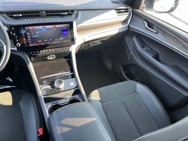 2026 Jeep Grand Cherokee L Laredo Altitude