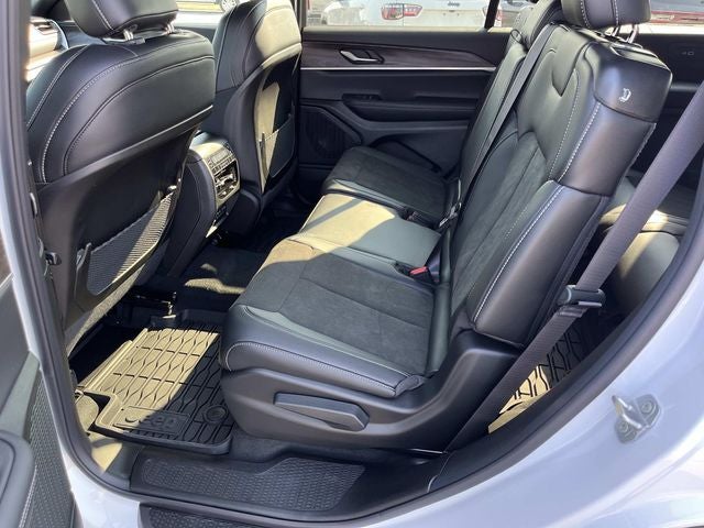 2026 Jeep Grand Cherokee L Laredo Altitude