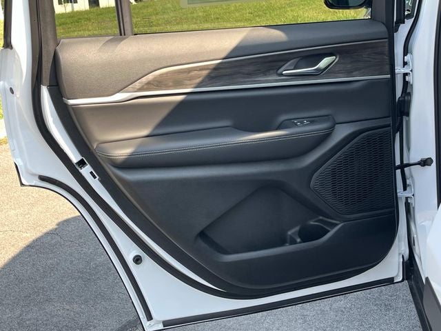 2026 Jeep Grand Cherokee L Laredo Altitude