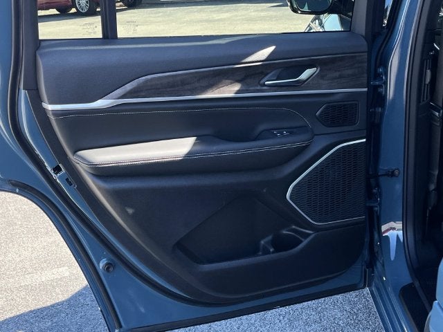 2027 Jeep Grand Cherokee L Limited Reserve