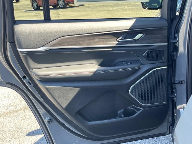2027 Jeep Grand Cherokee L Limited Reserve