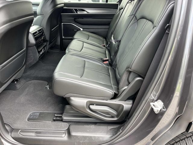 2026 Jeep Grand Wagoneer Base
