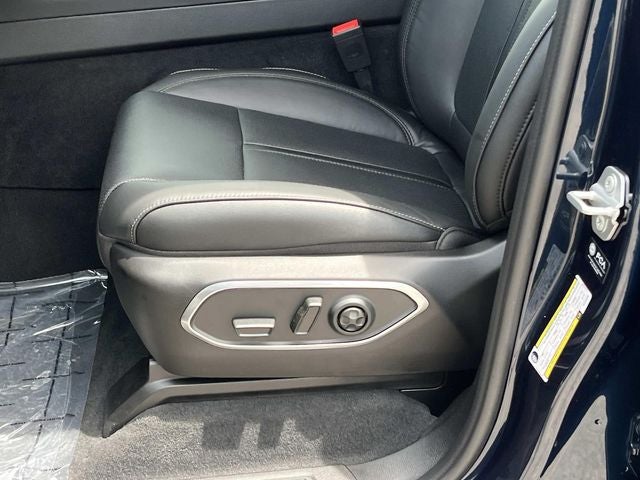 2026 Jeep Grand Wagoneer Base