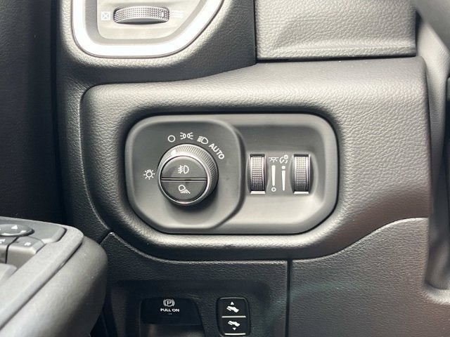 2027 RAM 1500 Big Horn/Lone Star
