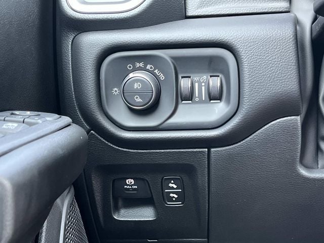 2027 RAM 1500 Big Horn/Lone Star