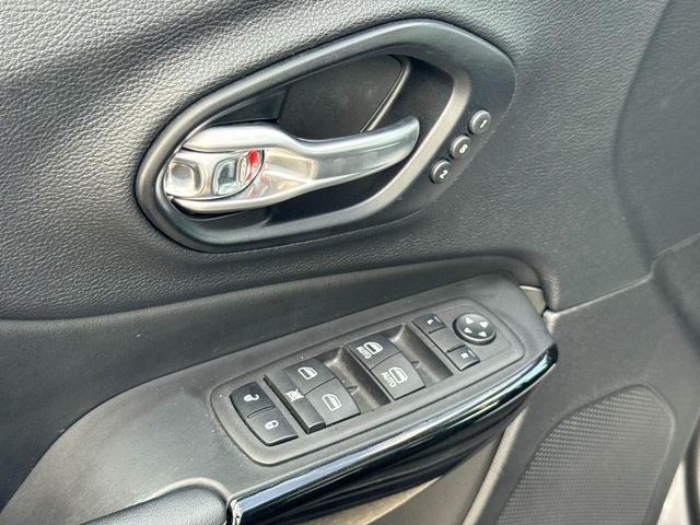 2023 Jeep Cherokee Altitude Lux 4x4