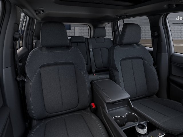 2027 Jeep Grand Cherokee GRAND CHEROKEE LAREDO X 4X4