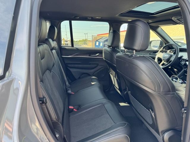 2027 Jeep Grand Cherokee GRAND CHEROKEE LAREDO ALTITUDE 4X4