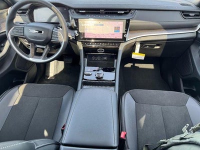 2027 Jeep Grand Cherokee Laredo Altitude
