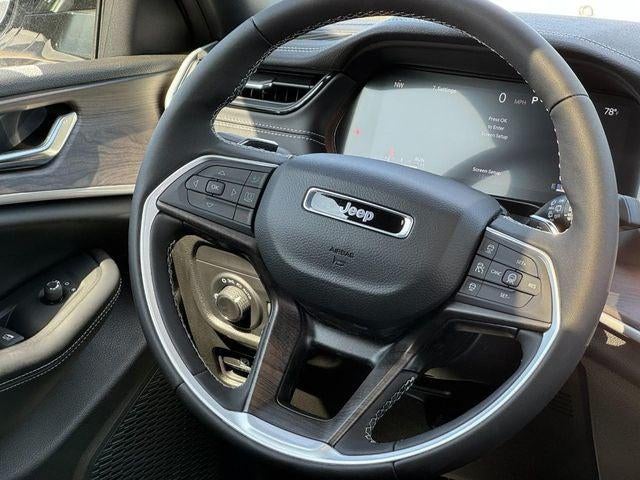 2027 Jeep Grand Cherokee Laredo Altitude