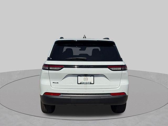 2027 Jeep Grand Cherokee Laredo Altitude