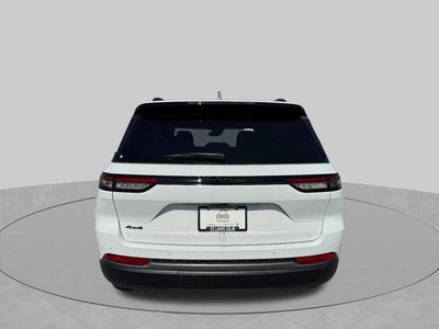 2027 Jeep Grand Cherokee Laredo Altitude