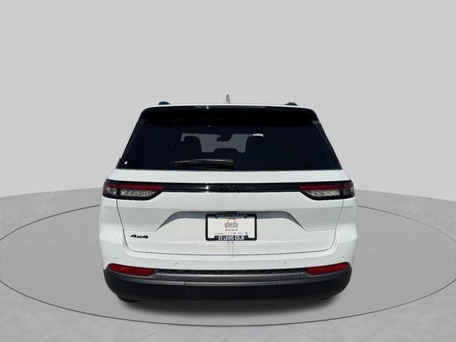 2027 Jeep Grand Cherokee Laredo Altitude