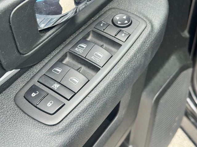 2024 RAM 1500 Classic Warlock Crew Cab 4x4 5'7' Box