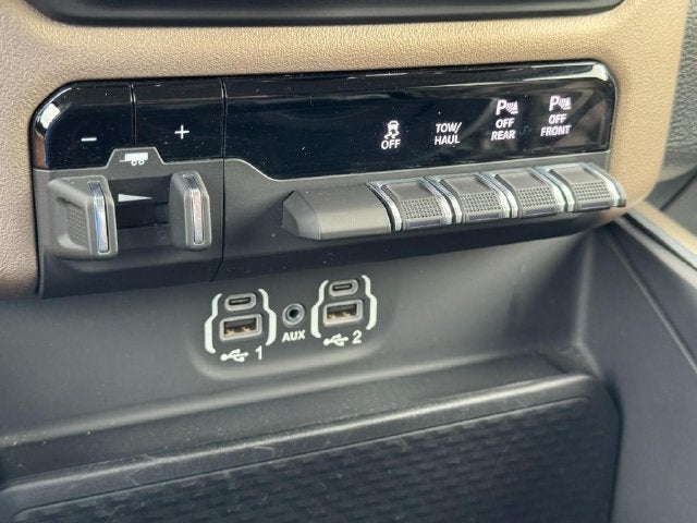 2022 RAM 1500 Laramie Crew Cab 4x4 5'7' Box