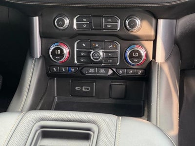 2024 GMC Yukon XL 4WD SLT