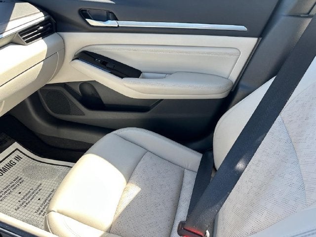 2023 Nissan Altima SL FWD