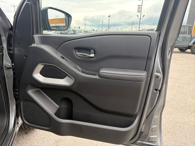 2025 Nissan Frontier Crew Cab SV 4x4