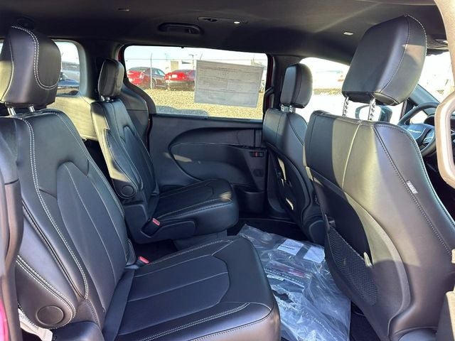 2026 Chrysler Voyager VOYAGER LX