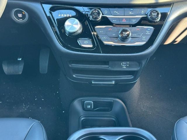 2026 Chrysler Voyager VOYAGER LX