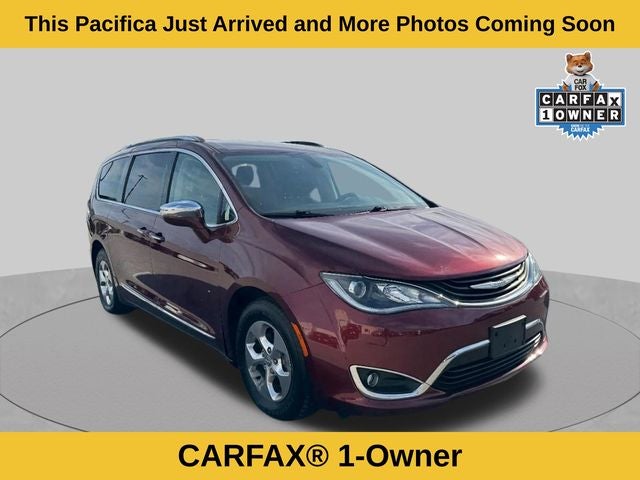 Used 2018 Chrysler Pacifica Hybrid Limited with VIN 2C4RC1N76JR258413 for sale in Bridgeton, MO