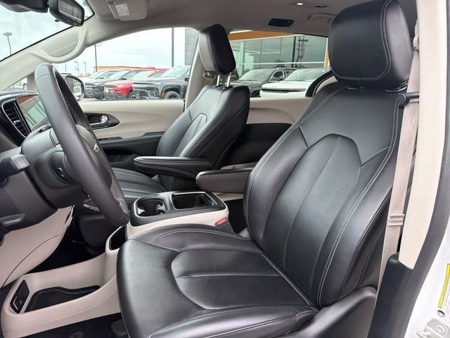 2024 Chrysler Pacifica Hybrid Select