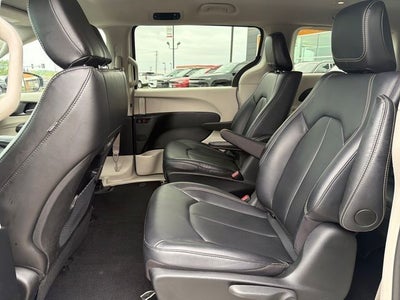 2024 Chrysler Pacifica Hybrid Select