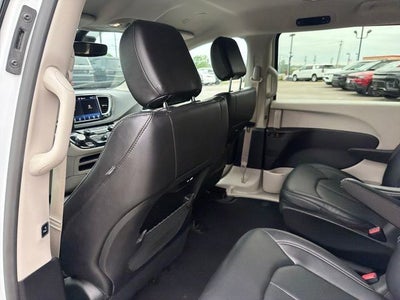 2024 Chrysler Pacifica Hybrid Select
