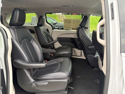 2024 Chrysler Pacifica Hybrid Select