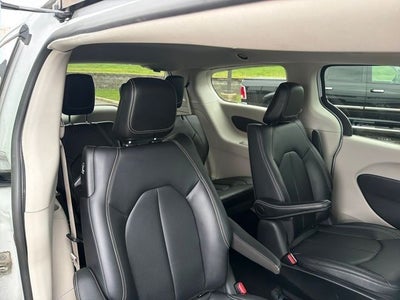 2024 Chrysler Pacifica Hybrid Select