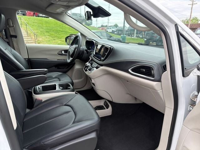 2024 Chrysler Pacifica Hybrid Select