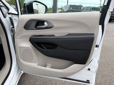 2024 Chrysler Pacifica Hybrid Select