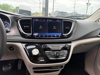 2024 Chrysler Pacifica Hybrid Select