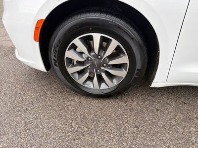 2024 Chrysler Pacifica Hybrid Select