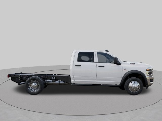2027 RAM Ram 5500 Chassis Cab RAM 5500 TRADESMAN CHASSIS CREW CAB 4X4 60' CA