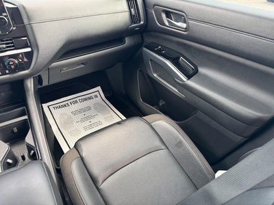 2024 Nissan Pathfinder SL FWD