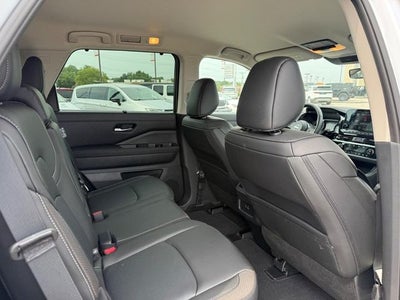 2025 Nissan Pathfinder SL 4WD